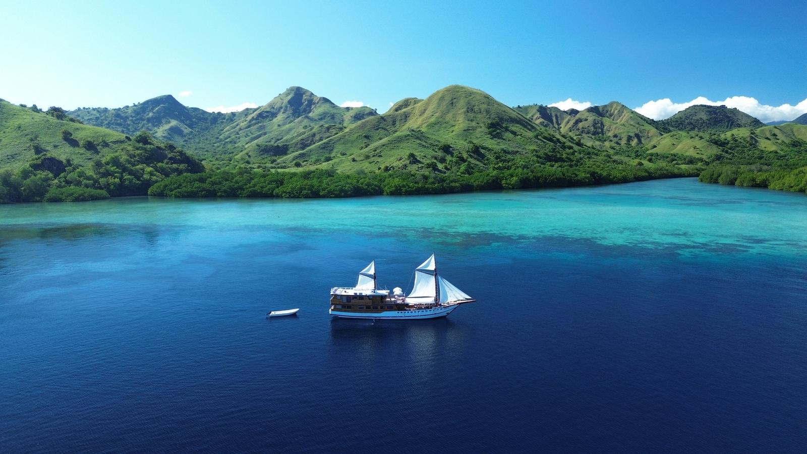 Vinca Deluxe Phinisi – First time in Indonesia: what to sort before a Komodo boat trip