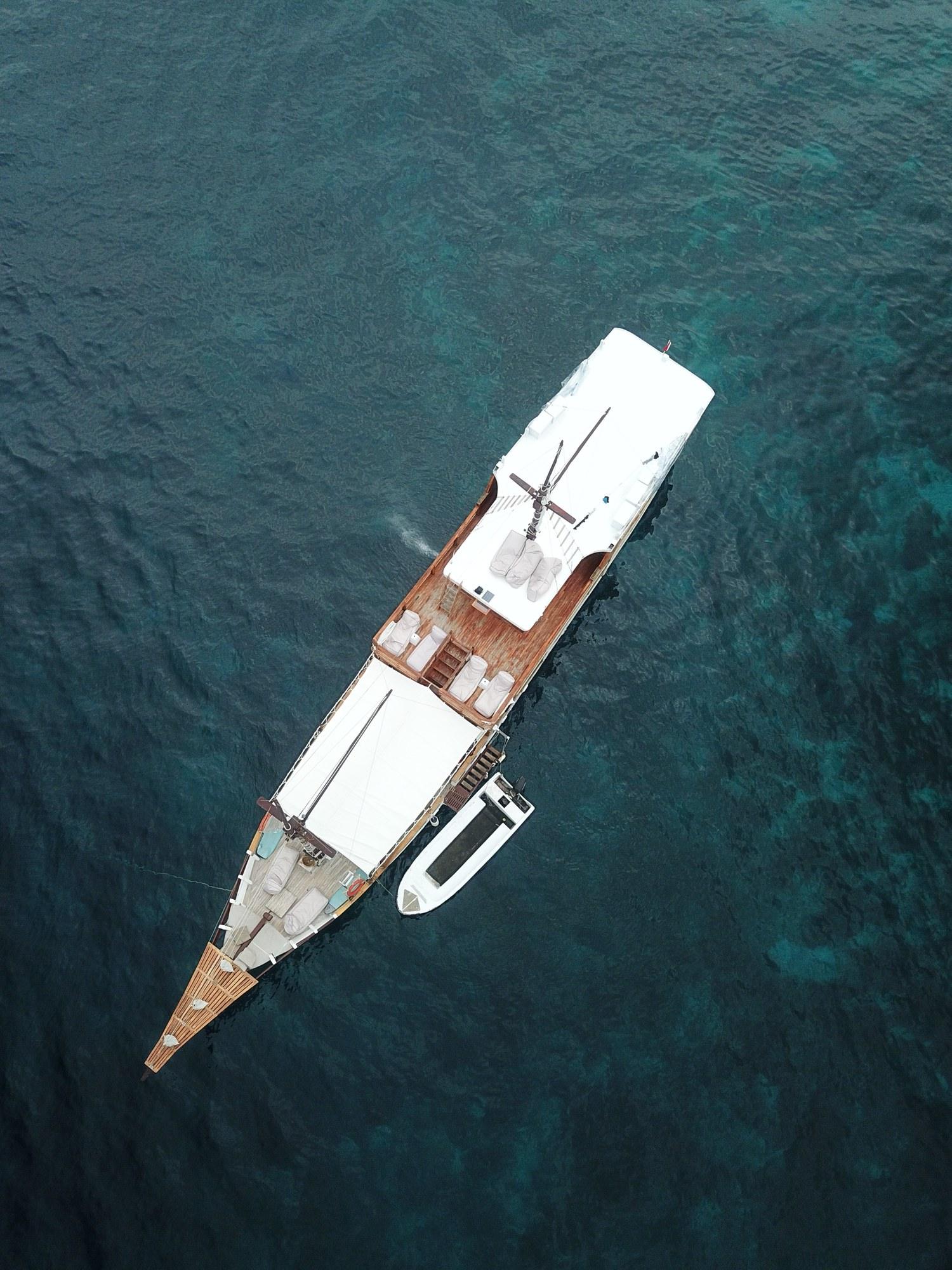 Vinca Deluxe Phinisi – Komodo 4 days 3 nights on Vinca: more water, fewer rushed mornings