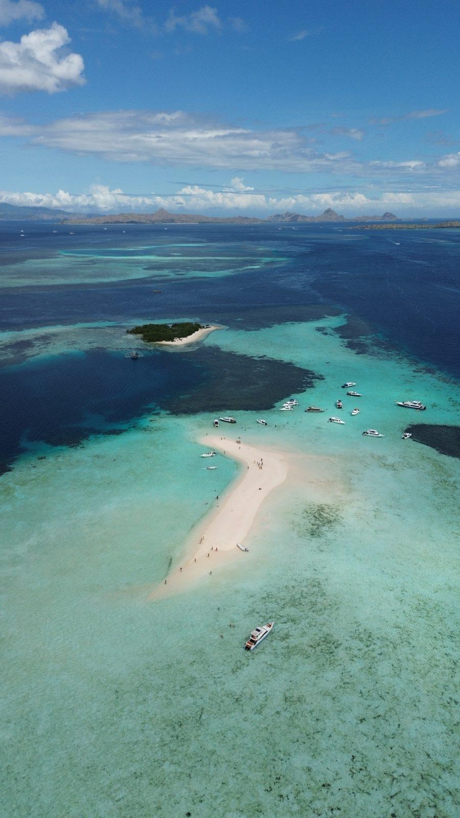 Vinca Deluxe Phinisi – Taka Makassar, Komodo: the sandbar that exists only at low tide